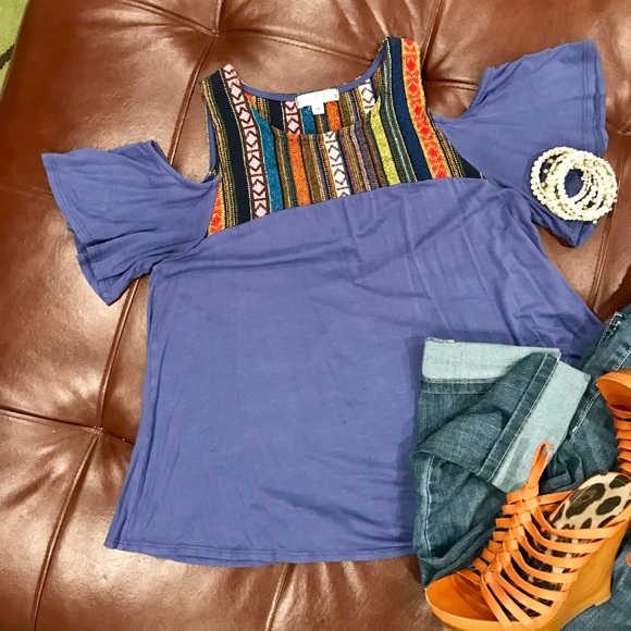 Cold shoulder t-shirt - Picture 1 of 4